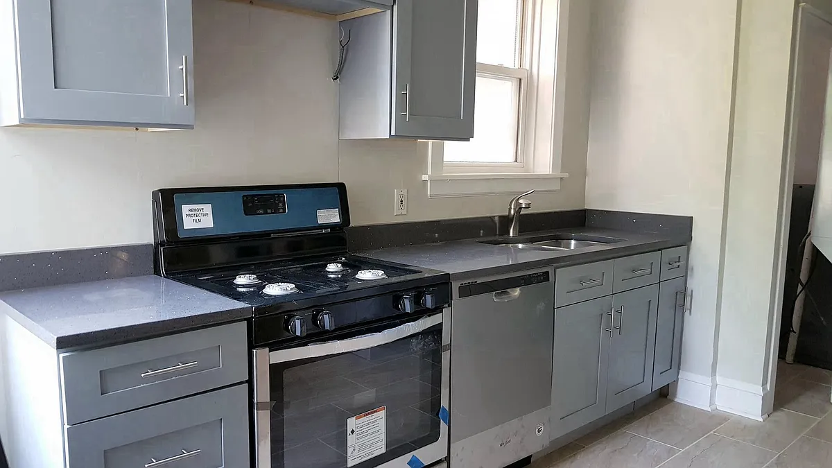 Building Photo - 1340 W Elmdale Ave #1