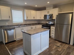 5 Mary Dr, Lansing, MI 48906