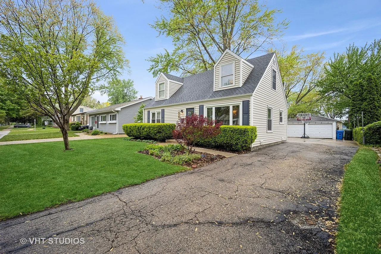 4 bed, 1.5 bath, 1344 sqft, $3,577 — Photo 4