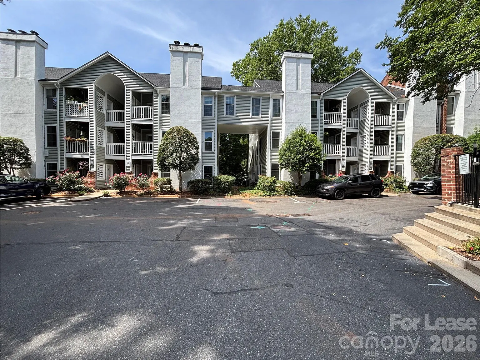 2 bed, 2.0 bath, 886 sqft, $2,100 — Photo 1