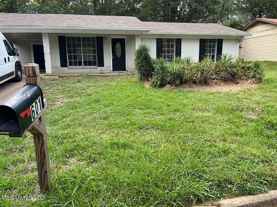 1st image of 601 W Hill Dr