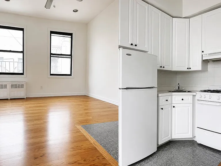 170 E 3rd St #7K — Photo 1
