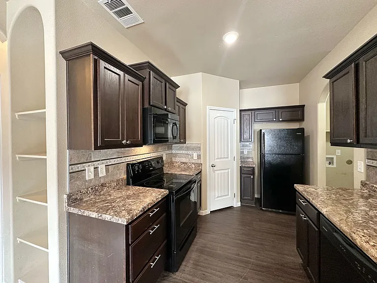 1301 Vanguard Ln — Photo 6