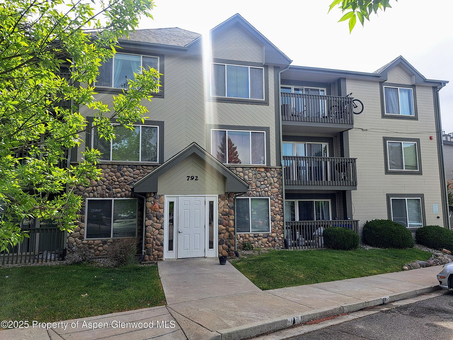 792 Castle Valley Blvd