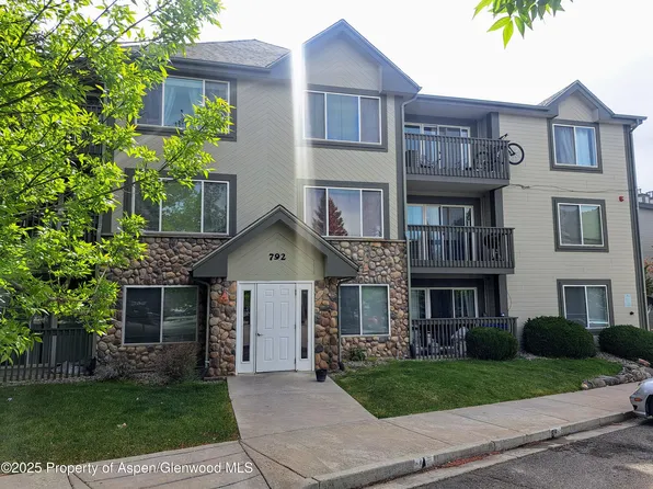 792 Castle Valley Blvd APT H, New Castle, CO 81647