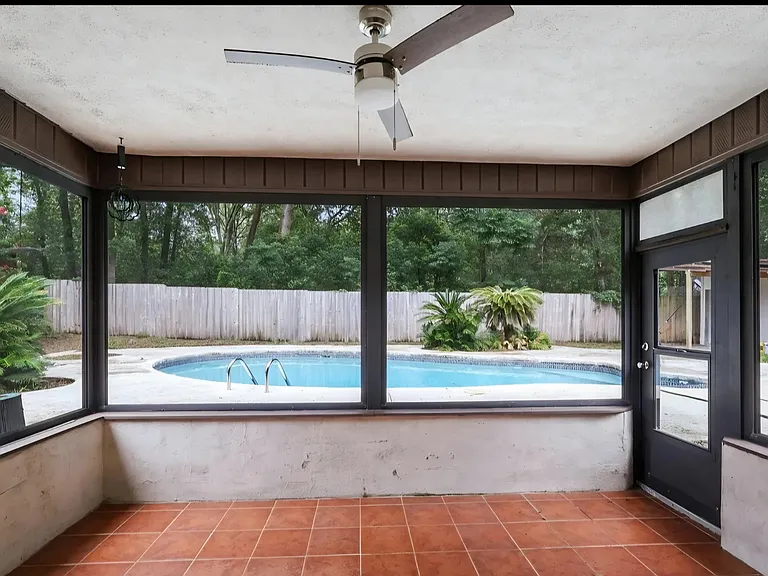 4465 NE 34th Ct — Photo 9