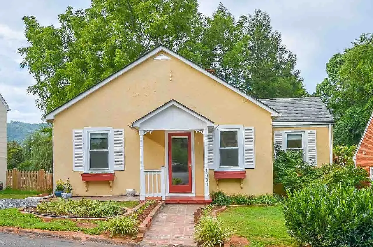 3 bed, 1184 sqft, $2,500 — Photo 1