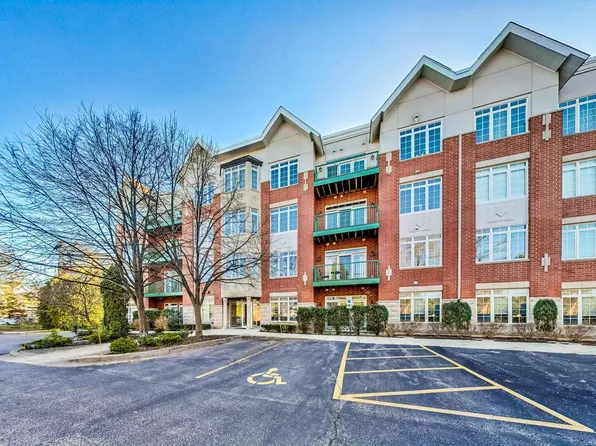 640 McHenry Rd APT 203, Wheeling, IL 60090