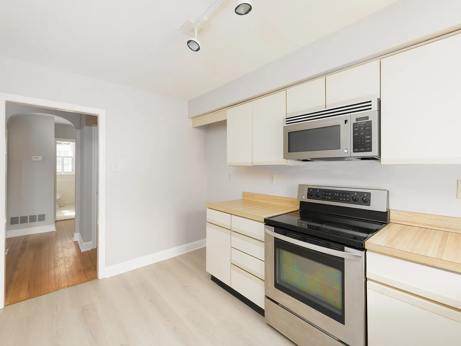 500 E Lancaster Ave — Photo 3