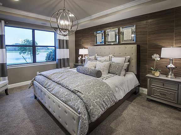 Model Representation Owner s suite with large window
