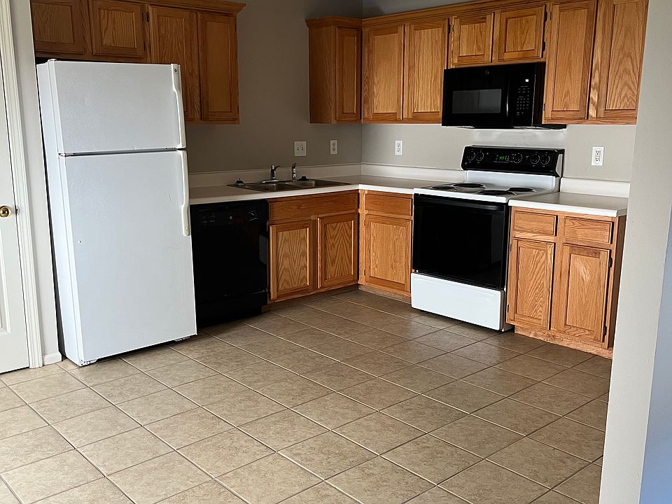 2nd image of 836 N Evergreen St