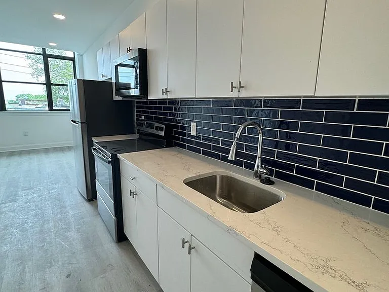 1600 West Hunting Park - Residential — Photo 9