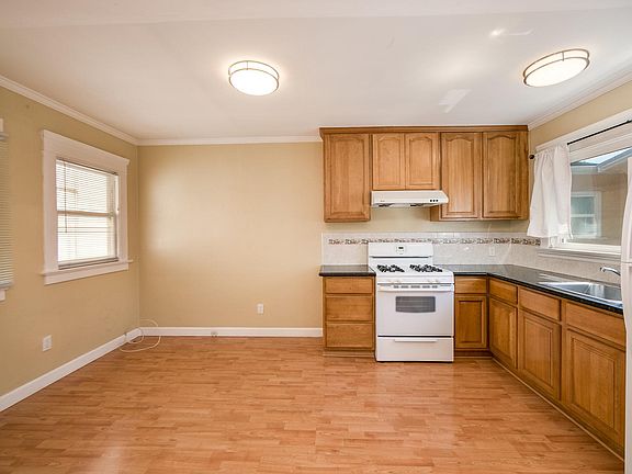 3rd image of 410 Maple Ave APT 4