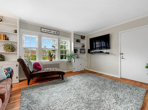 2nd image of 2715 Central St APT 3N