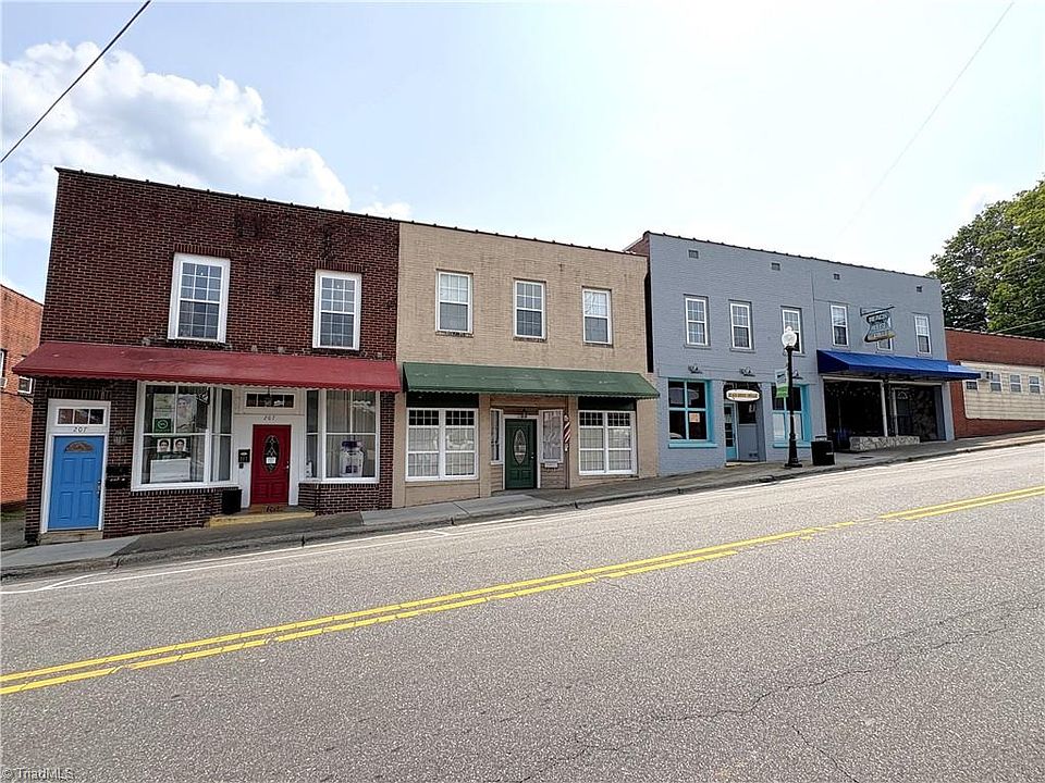1st image of 207-213 W Main St
