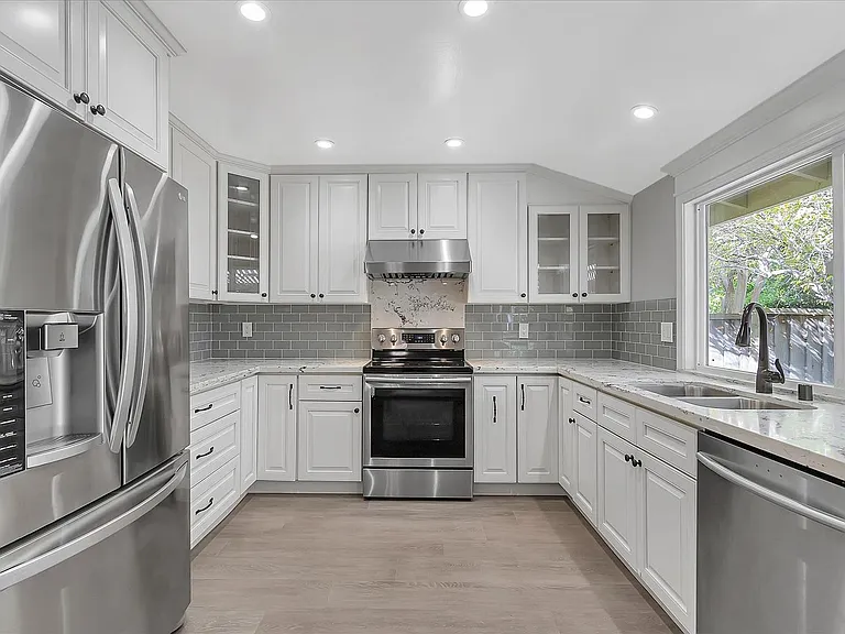 821 Figwood Ct — Photo 3