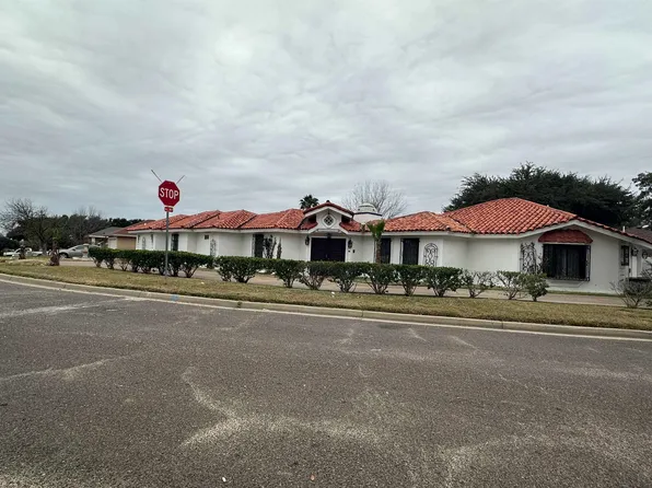 516 Amador Salinas Dr, Laredo, TX 78045