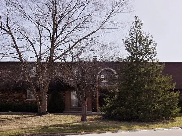 290 William R Latham Sr Dr, Bourbonnais, IL 60914