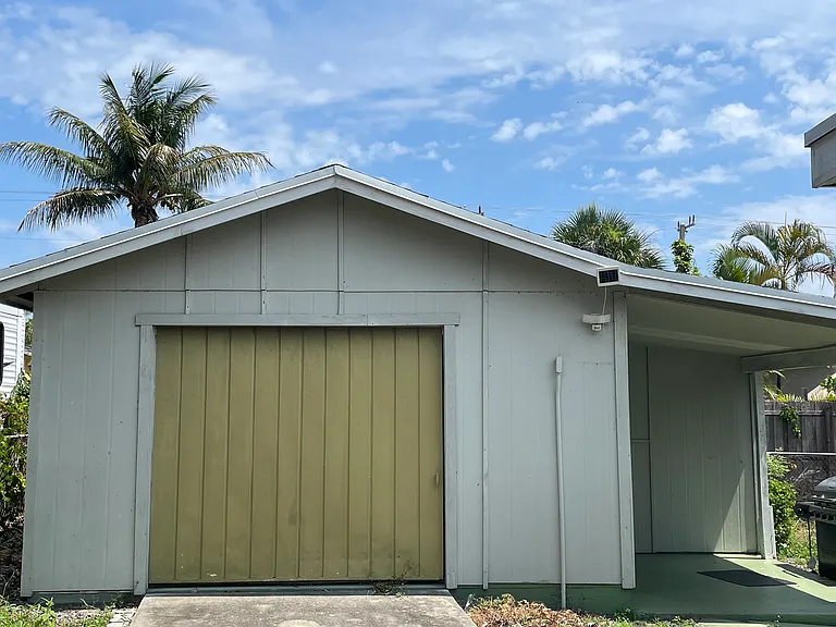 813 Kaye St — Photo 9
