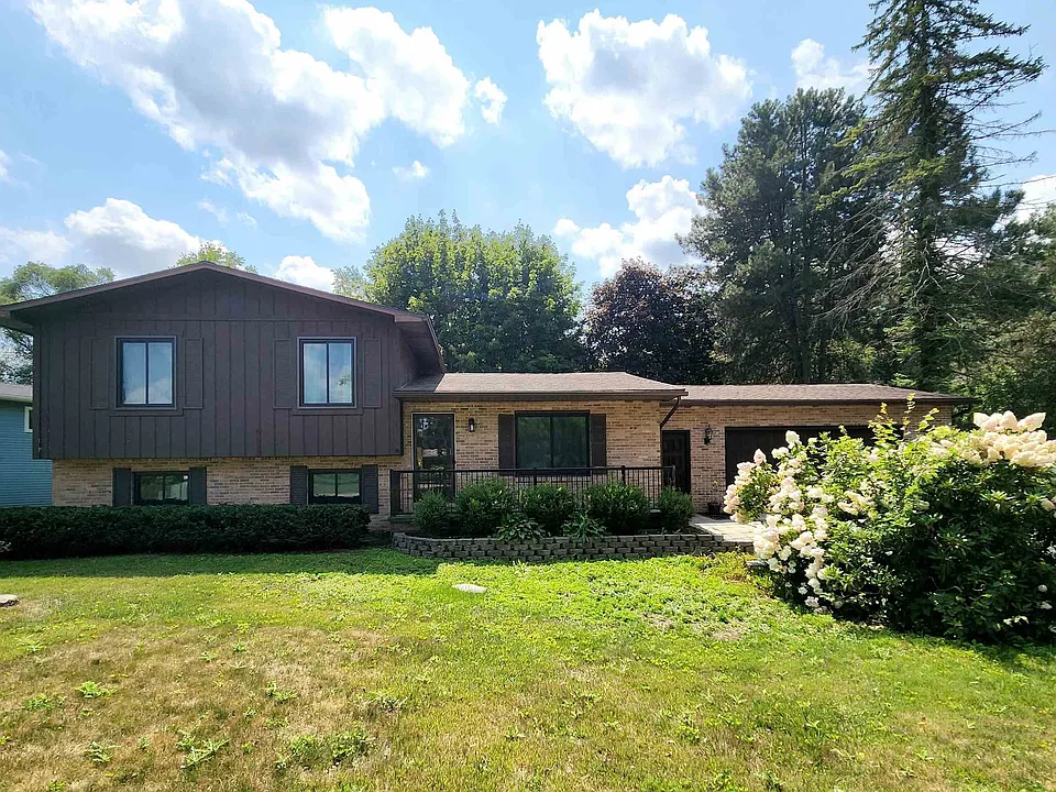 1705 W Sugnet Rd