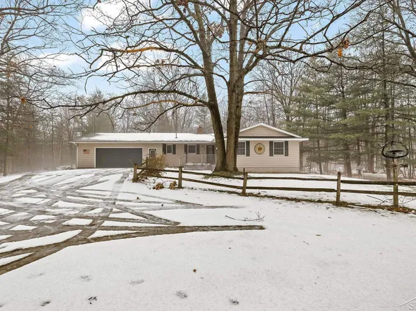 2817 N Carter Rd, Pinconning, MI 48650
