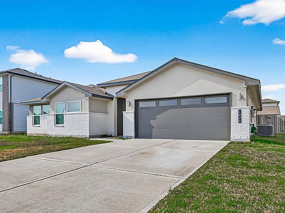 2nd image of 1826 Sandy Trail Ln