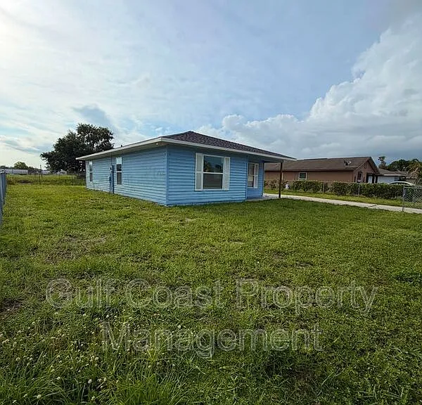 1801 S Palmdale Ct — Photo 2