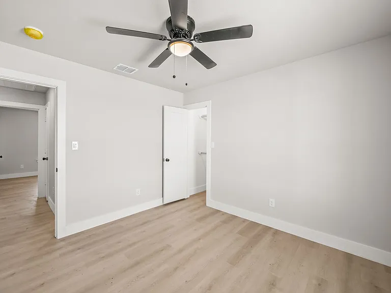 10613 East Cres #7400 — Photo 23