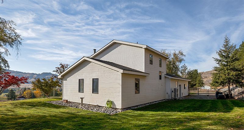 2nd image of 34 Sunrise Heights Road
