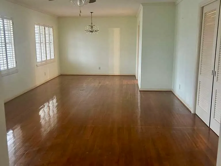 1135 Parkwood Pl — Photo 2