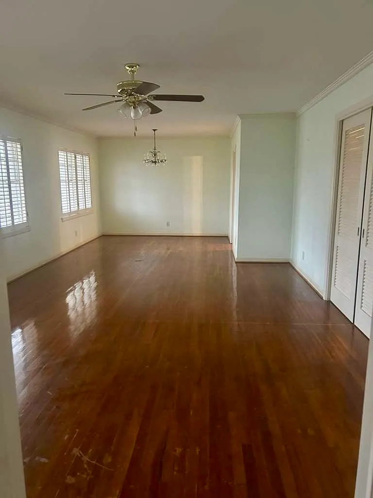 Building Photo - 1135 Parkwood Pl