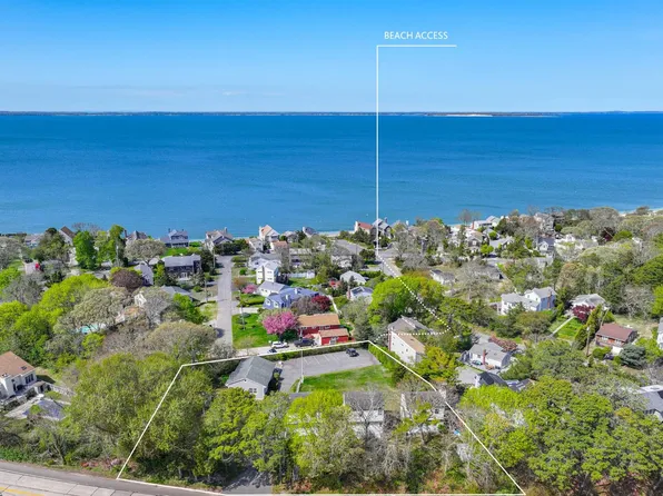 73 North Rd, Hampton Bays, NY 11946