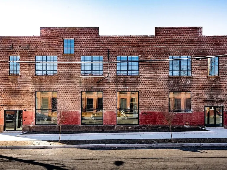 109 S William St — Photo 14