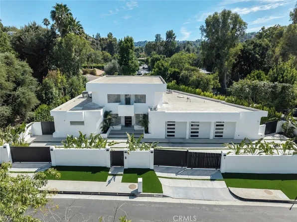 19246 Rosita St, Tarzana, CA 91356