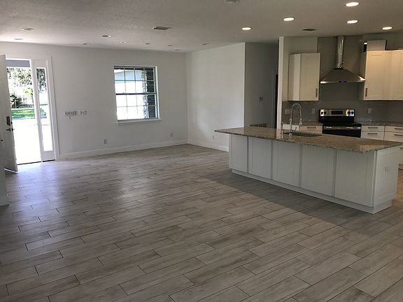 5th image of 213 New York Ave