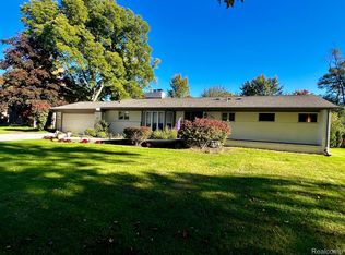 2820 Heathfield Rd, Bloomfield Hills, MI 48301