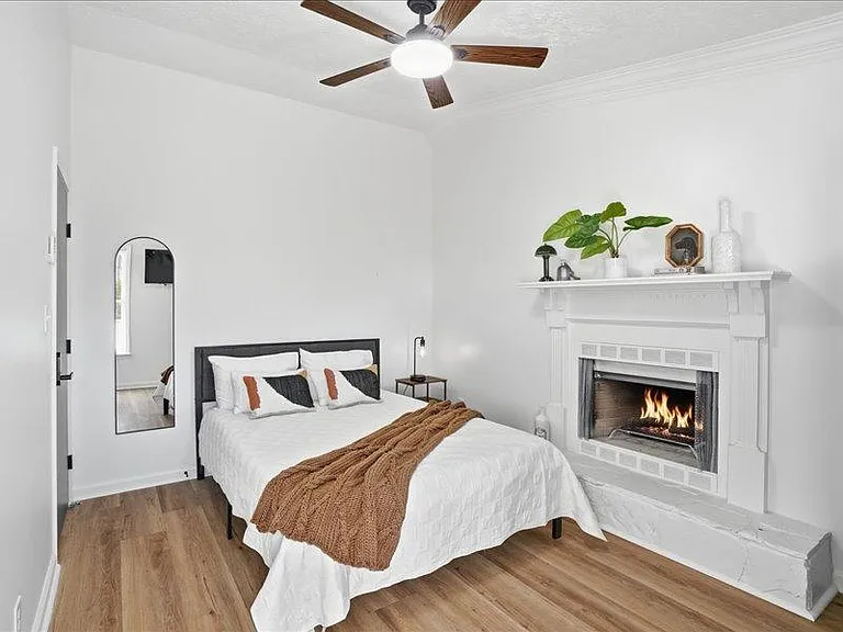 Park Creek Cir — Photo 1