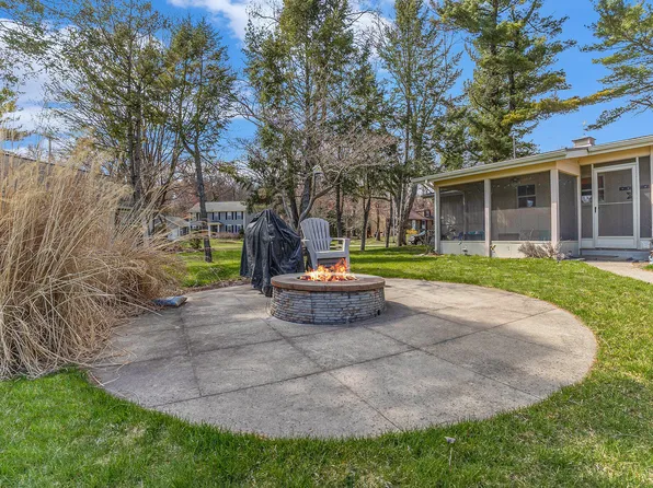 15526 Linn Ct, Spring Lake, MI 49456