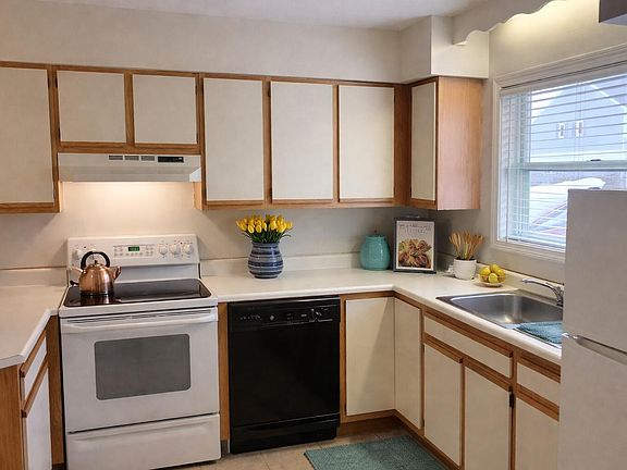 2nd image of 24 Witham Street #16