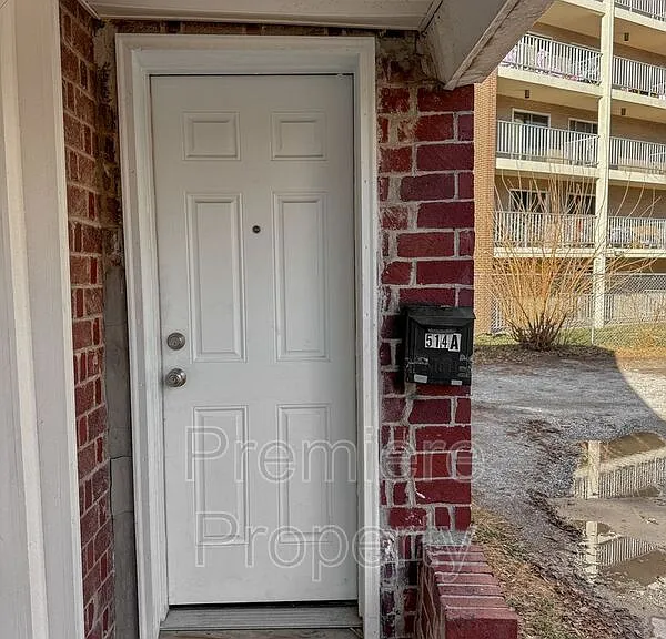 514 W Walnut St #A — Photo 2