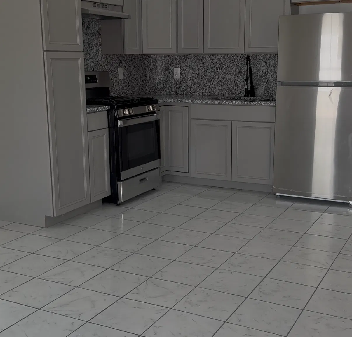 2 bed, 820 sqft, $1,350 — Photo 2