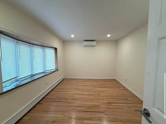 5th image of 25-40 44th St