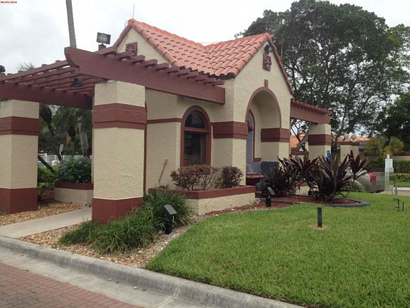 3rd image of 402 Lincoln Ct