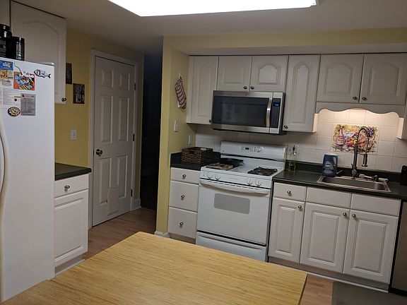 Large, bright eat-in kitchen