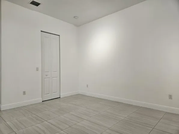 1741 NW 124th Pl, Pembroke Pines, FL 33028