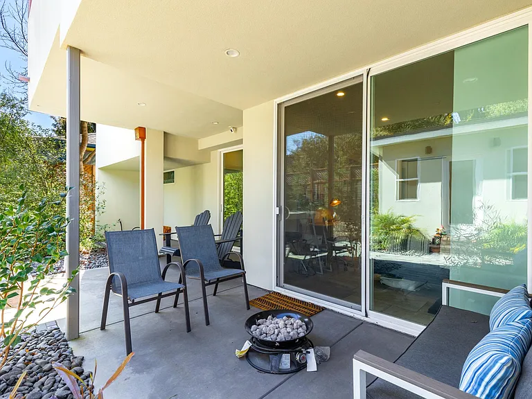 426 Hillcrest Dr — Photo 43
