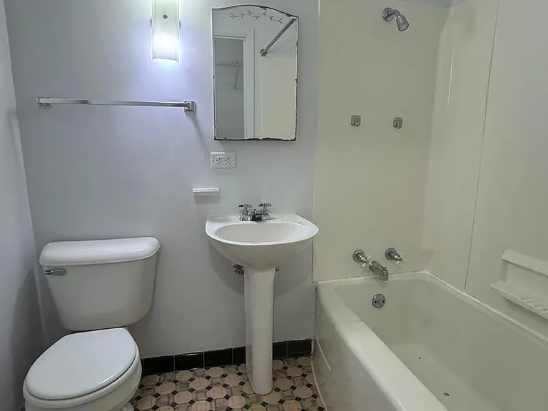 703 S Summit Ave — Photo 4