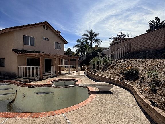 3rd image of 110 Sandpoint Ln