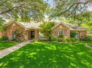 3836 Laurel Ln, Bedford, TX 76021