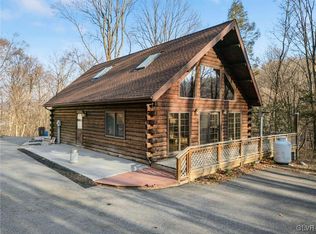 94 Kempton Rd, Kempton, PA 19529